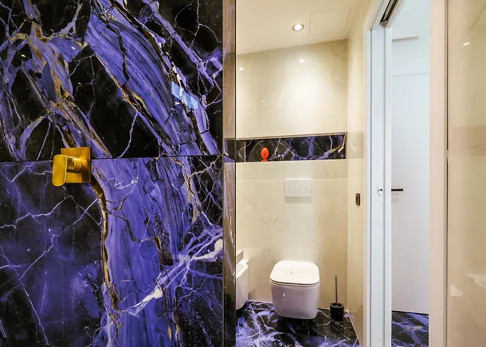 לינה וארוחת בוקר Marmur Luxury 3*