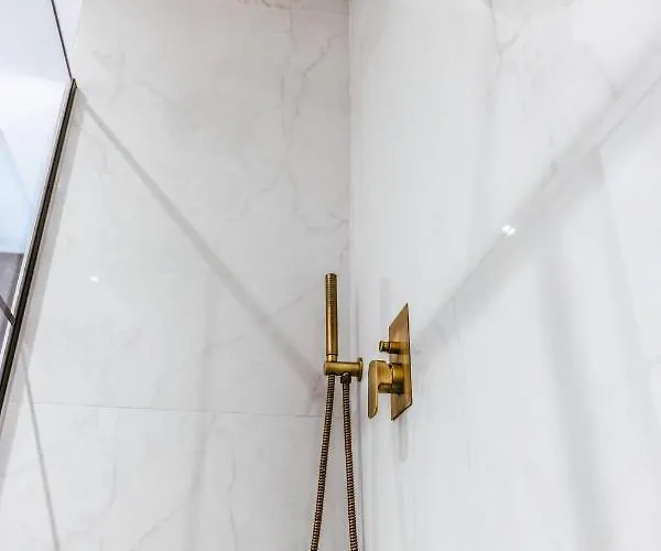 Marmur Luxury לינה וארוחת בוקר לצ'ה