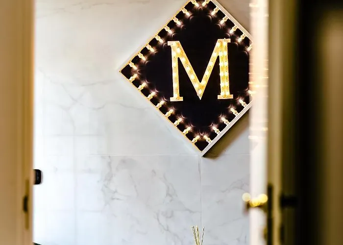 לינה וארוחת בוקר Marmur Luxury לצ'ה