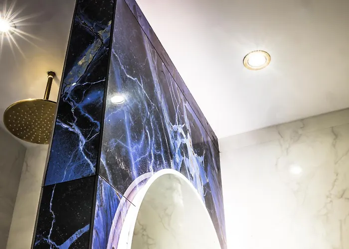 לינה וארוחת בוקר Marmur Luxury 3*